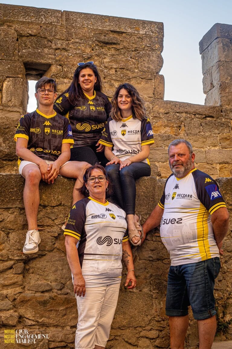 Nationale : Les bénévoles de Carcassonne présentent les nouveaux maillots