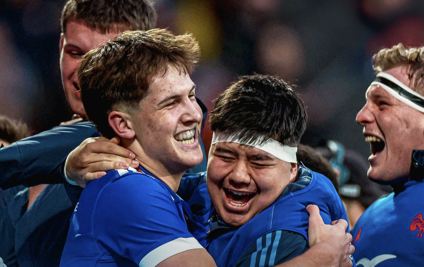 Six Nations : les Bleuets arrachent le Grand Chelem au bout du suspense face aux Anglais